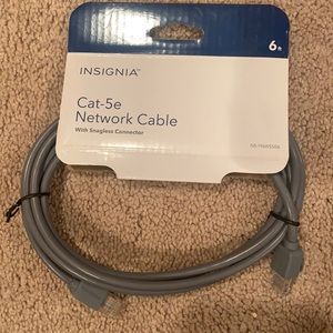 Insignia Cat-5e Network Cable with snagless connector, 6 ft